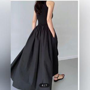 Round neck long dress with pockets.